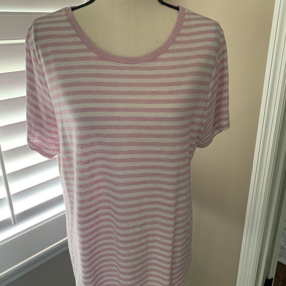 Sz XL pink/white top.  Old Navy